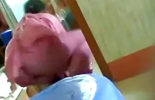 XXX 大学女の子screwing Bigfootのためにお金 女の子 むけ エロ 動画