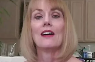 XXX 大きな熟女シャンダフェイは彼女の口の中でよくコックを取って！ 女の子 むけ エロ 動画