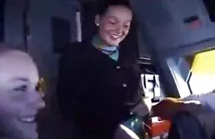 XXX 女の子巨乳巨人ポーズに黒ビキニ彼女の胸モンスター 女の子 の アダルト 動画