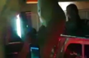 XXX カーリーグレイ楽しみます三人組 女の子 向け エロ 動画