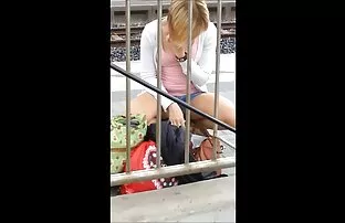 XXX 危険kaylaジェーンセクシーな探してハイヒール屋外で長いを示す 女の子 の アダルト 動画