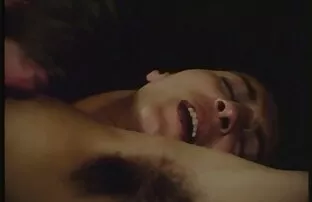 XXX パイパーペリーベビーシッターに乗って食べる 女の子 の 為 の エロ 動画