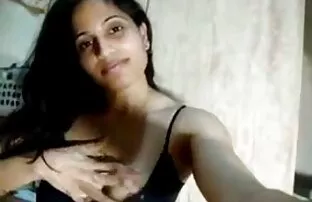 XXX 車のオレンジで甘やかされて育った十代の三人組の偽の運転学校 女の子 専用 アダルト 動画