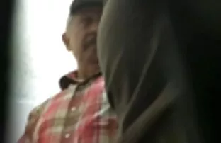 XXX 小さな十代は驚きを得る 女の子 の ため エロ 動画