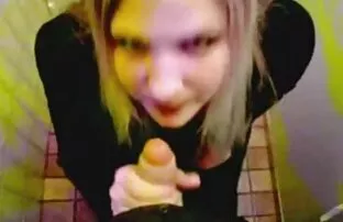 XXX 驚きの十代の赤ん坊のクソ屋外で巨乳 女の子 の ため の アダルト 無料 動画